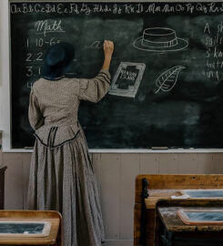 Lang Pioneer Village Museum