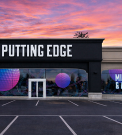 Kitchener Putting Edge – Glow-in-the-Dark Mini Golf